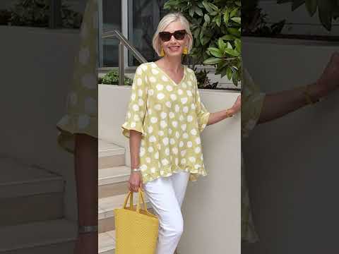 Видео: Мода для тех, кому за 60, которая привлекает внимание | Стильные образы для зрелых женщин 👗💕