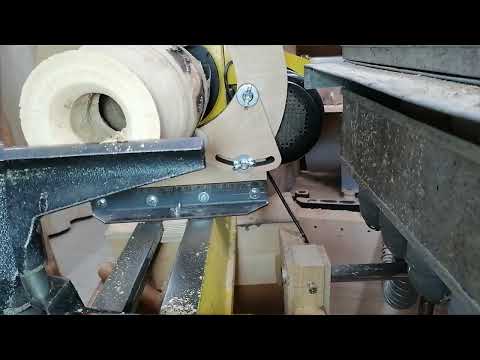 Видео: Груша в груше. Точу отверстие вазы через  основание.