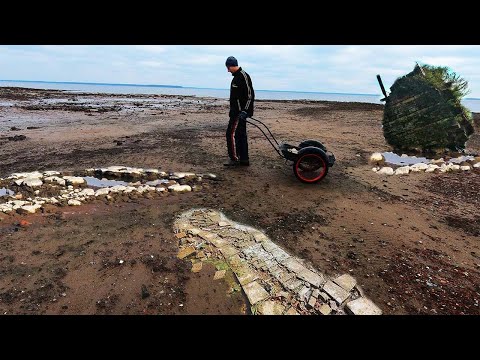 Видео: Местные увозят тачками, что находят.Неожиданные находки на дне водохранилища.коп и поиск монет.