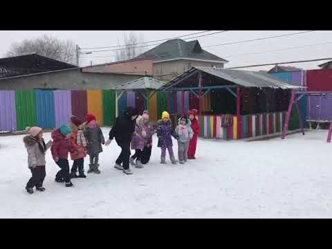 Видео: Қимылды ойындар "Апандағы аю"