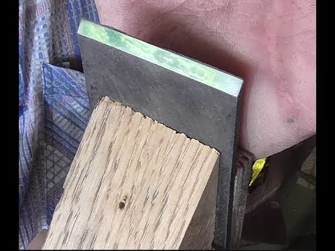 Видео: Простейшее приспособление для заточки ножей рубанка и стамесок.