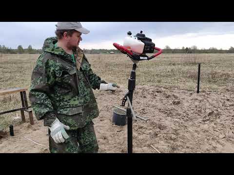 Видео: Вкручиваю сваи сваекрутом из ручного гайковерта (мясорубки) при помощи бензобура