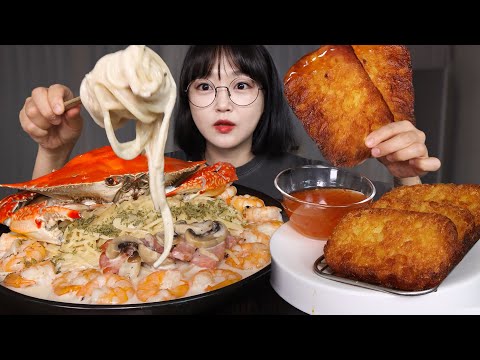 Видео: Кремовая паста с кокосовым молоком и хашбрауном Mukbang ASMR