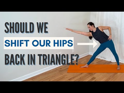 Видео: Поза треугольника: стоит ли отводить бедра назад?