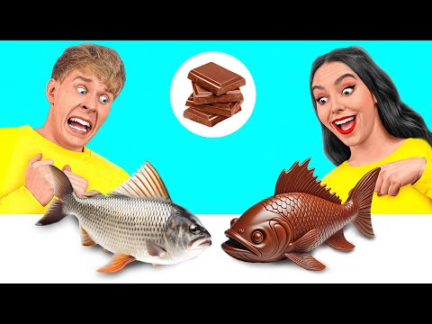 Видео: Челлендж. Шоколадная Еда vs Настоящая Еда с Уэнсдей Аддамс | Смешные Cитуации от Choco DO