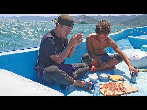 Видео: Рыбаки хотят обедать на море — даже при сильном ветре и качке