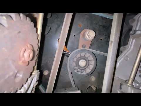 Видео: Husqvarna Zero Turn перестал двигаться, ремень перескочил