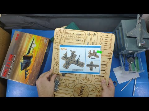 Видео: Посылка Моделиста. Обзор и Демонстрация. МИГ-25 и другие полезности.