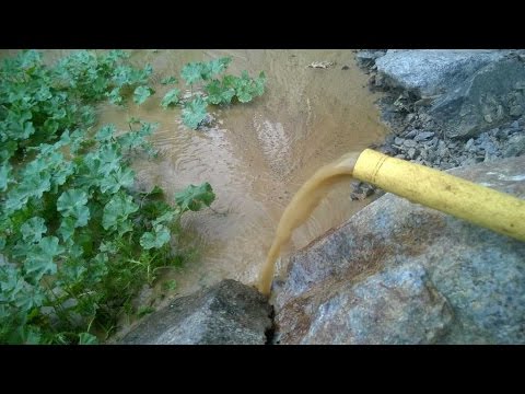 Видео: Чистка колодца вибрационным насосом