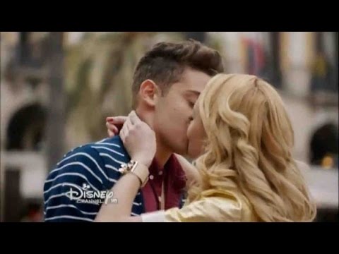 Видео: Поцелуй Людмилы и Федерико (на русском)