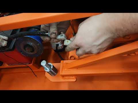 Видео: Продолжение сборки бортоповоротного вездехода.