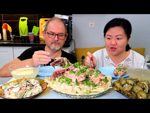 Видео: Мукбанг БЕШБАРМАК из КУРИЦЫ с САЛАТОМ ИЗ ОГУРЦОВ с САЛАТОМ из ОГУРЦОВ и ПОМИДОРОВ