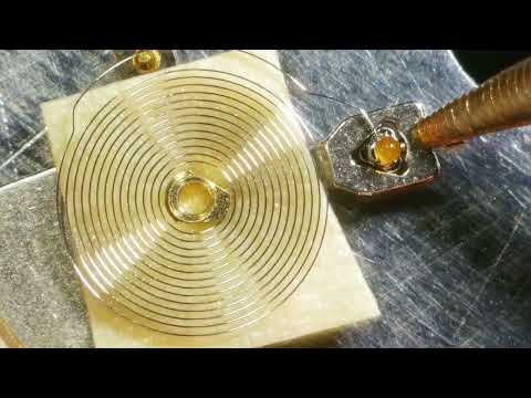 Видео: Моя помилка. Прикріплення спіралі балансу годинника. My mistake: Reattachment of hair spring stud.