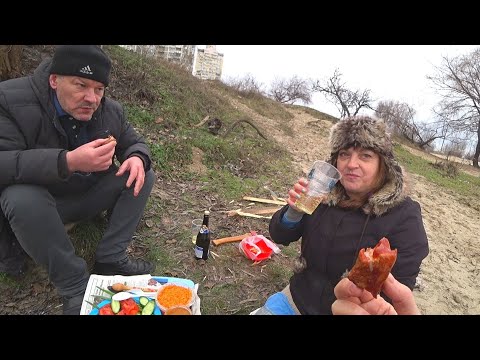 Видео: VLOG ВЫБРАЛИСЬ С РОДИТЕЛЯМИ НА ШАШЛЫКИ / ПРАЗДНИКИ ПРОДОЛЖАЮТСЯ..