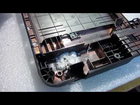 Видео: Toshiba L650D 120  Чистка от пыли, ремонт петель