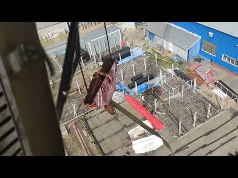 Видео: Замена ролика грузового каната на башенном кране.