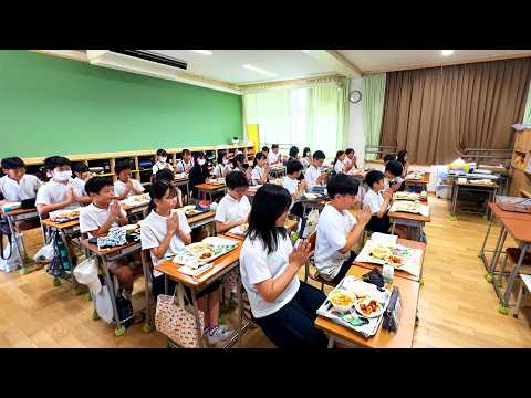 Видео: Они сами себе накладывают еду?! Школьный обед в Осаке всего за $1.50
