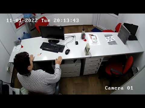 Видео: Момент разбойного нападения на офис микрозаймов в Барнауле