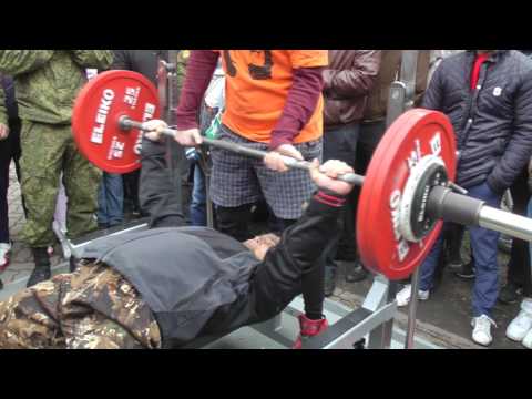 Видео: Жим штанги 180 кг. Соревнования по Жиму. Новосибирск. Первомайский сквер. День победы.