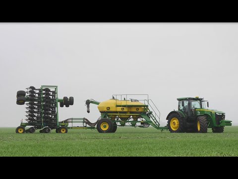 Видео: Обзор пневматической сеялки John Deere 1890 и зернового бункера John Deere 1910