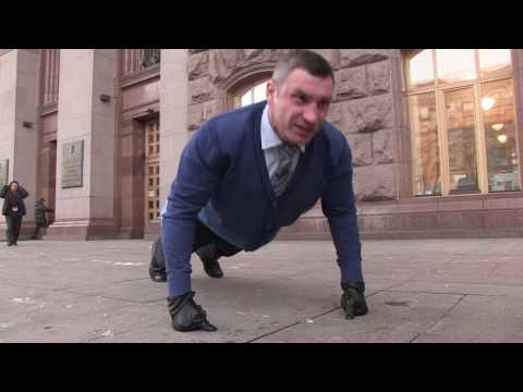 Видео: Кличко #22PushUpChallenge