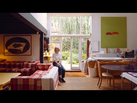 Видео: Посетите дом/студию, наполненную произведениями искусства, которую этот текстильный дизайнер арен...