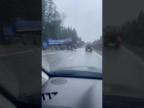 Видео: Трасса как стекло. 1 - сбавьте скорость 2 - тормозите на скоростях и заранее