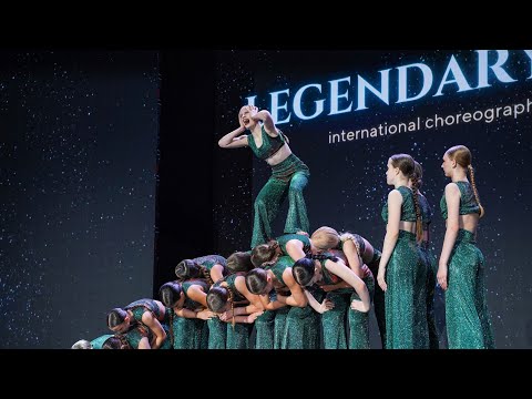 Видео: Образцовый ансамбль танца «Арабеск». Современная хореография «Услышь меня»