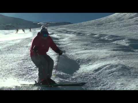 Видео: Карвинговые лыжи для продвинутых Поворот Дельфина