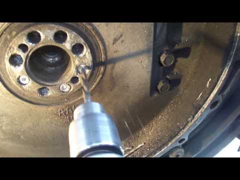 Видео: Высверливание сломанных болтов в коленвале КАМаз
