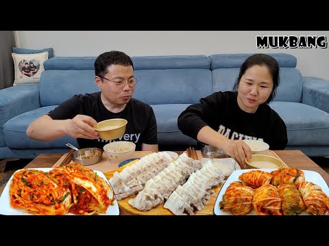 Видео: Отварная свинина по-корейски и кимчи БоссамㅣCookingㅣMukbang