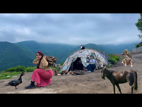 Видео: Кочевая жизнь в сельской местности: дойка коров и вкусная еда в банках
