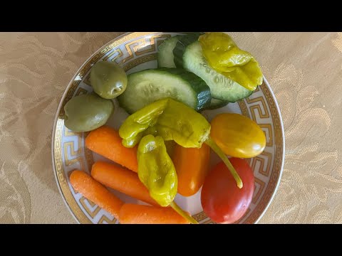 Видео: Мукбанг Соседи мне мешают!!! Запеченая индейка, салаты и овощи на ужин