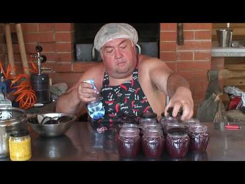Видео: Голубика. Голубика с сахаром без варки. Как стерилизовать банки. Вакууматор. Вакуумный укупор.