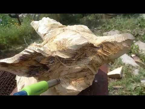 Видео: Лис. Резьба бензопилой. Chainsaw carving.