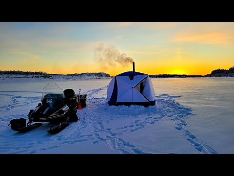Видео: ЛЁД ТРЕЩАЛ ВО ВРЕМЯ КЛЁВА!!! ПОЛНАЯ ПАЛАТКА РЫБЫ!!!  НАКОРМИЛИ ВОРОНА