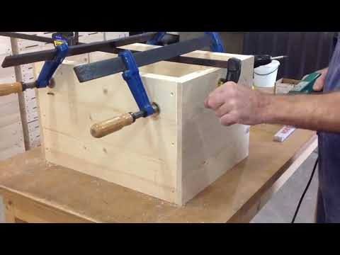 Видео: Процес виготовлення вуликів - 2 ( Корпуса )