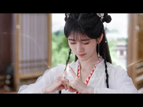 Видео: Девушка, не знающая магии, оказывается реинкарнацией древнего феникса!