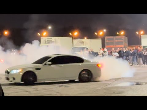 Видео: ДРИФТ СХОДКА В МОСКВЕ! Зрелищный дрифт и очень дымная ночка! #cars #drift #дрифт #москва #night
