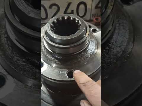 Видео: Сборка КПП т 40,часть 1.