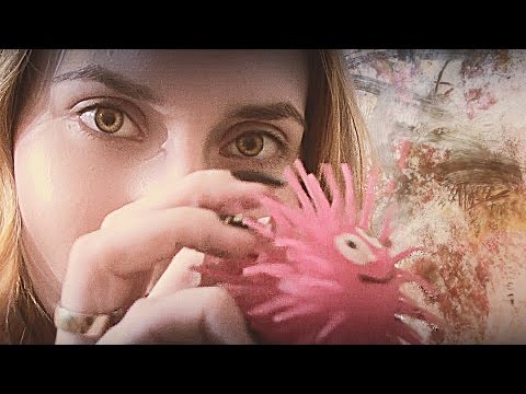 Видео: АСМР/ ASMR ☼ АРТ ТЕРАПИЯ ☼  Шепот, движения рук, триггеры: бумага,губка,пакет.../Darya Lozhkina ASMR
