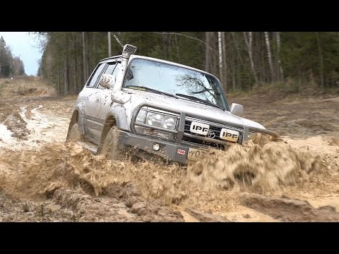 Видео: Японский трактор: Toyota LC 80 месит грязь