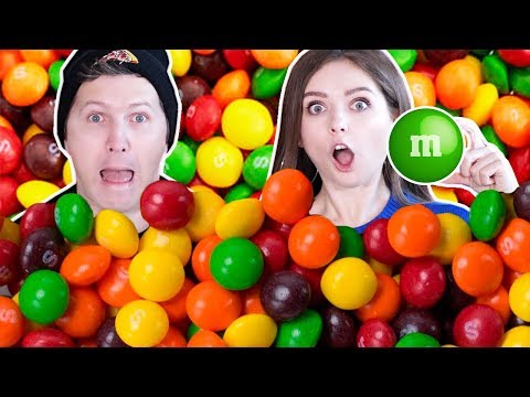 Видео: Ищем ОДИН M&Ms в 1000 Skittles! Кто быстрее найдет ЧЕЛЛЕНДЖ 🐞 Эльфинка
