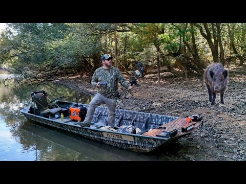 Видео: Наводнен дикими свиньями! и найден 60-летний охотничий лагерь