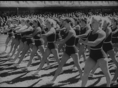 Видео: Физкультурный праздник в День ВМФ СССР (1947 год)