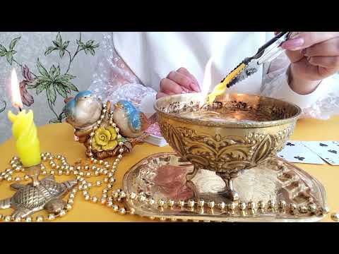 Видео: ♣️Крестовый король!♣️ Что думает о вас? Гадание на воске и картах