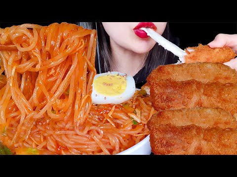Видео: Свиная отбивная с острой лапшой и сыром Мукбанг 💖🔥 Хрустящий ASMR Звуки еды Корейская еда Шоу еды