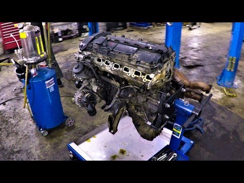 Видео: BMW E39 РЕМОНТ МОТОРА !