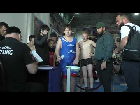 Видео: Взвешивание борцов на Лиги Докаева в Грозном.
