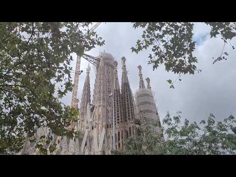 Видео: Барселона: Экскурсия по Passeig de Gracia. Музей Palau Robert. 20.09.2024. Barcelona ( Spain ).